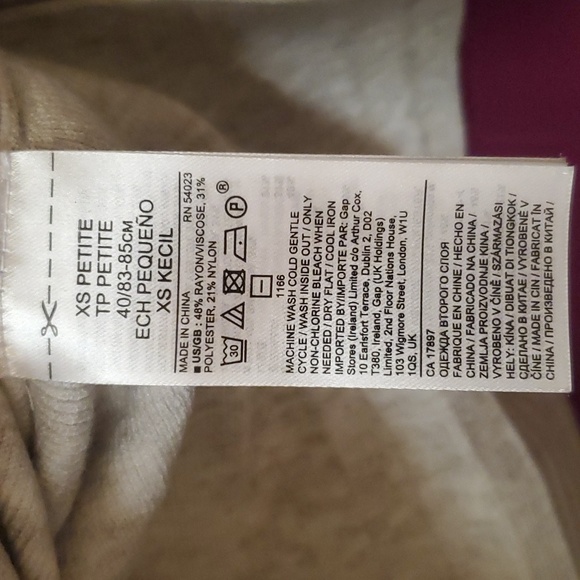 Banana Republic Sweater - Picture 5 of 7